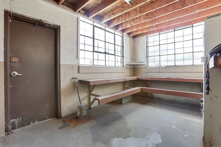 More Photos Of 2591 Harrison Rd, Columbus Warehouse For Sale