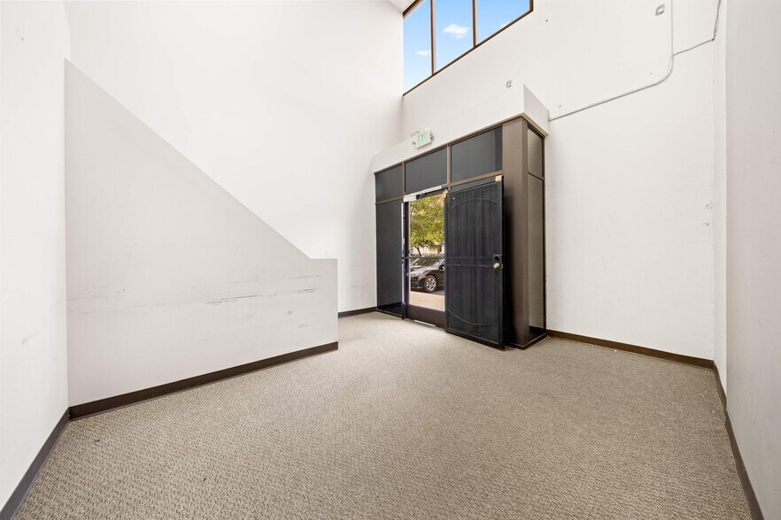 More Photos Of 1795 E Holt Blvd, Ontario Showroom For Sale
