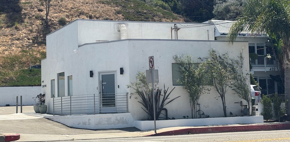 More Photos Of 444 Culver Blvd, Playa Del Rey Freestanding For Lease