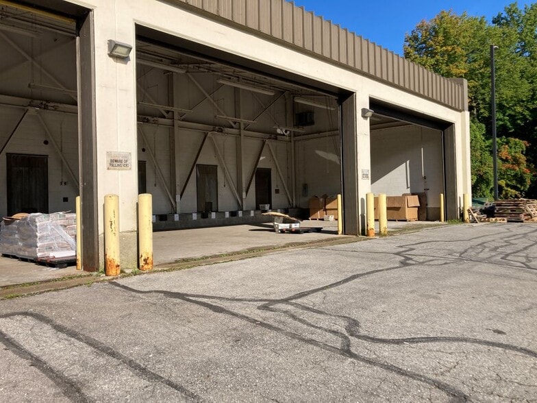 More Photos Of 1621 Keane Dr, Traverse City Manufacturing For Sale