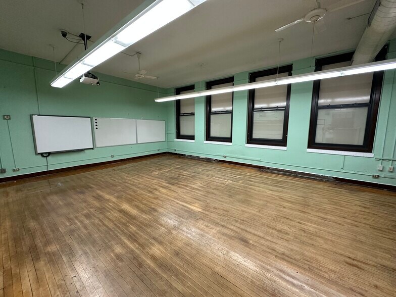 More Photos Of 1100 E Kearney St, Springfield Schools For Sale