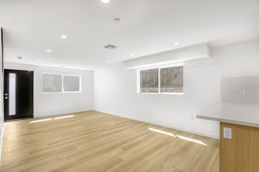 More Photos Of 10828 Hesby St, North Hollywood Apartments For Sale