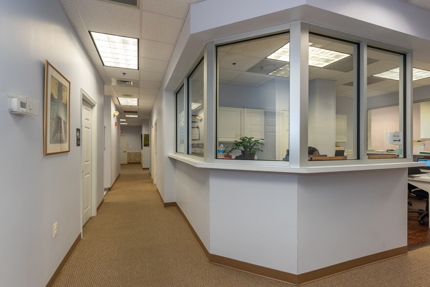More Photos Of 12070 Old Line Ctr, Waldorf Medical For Lease