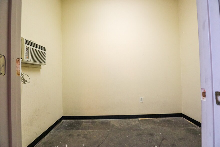 More Photos Of 6640 S Tenaya Way, Las Vegas Light Distribution For Lease