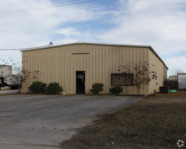More Photos Of 701 Gene E Stewart Blvd, Sylacauga Warehouse For Lease
