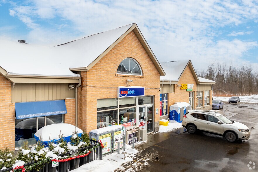 More Photos Of 3235-3239 Rte Harwood, Vaudreuil-dorion Service Station For Sale