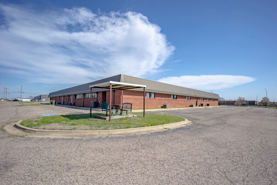 More Photos Of 1400 N Kennedy Ave, Shawnee Office For Sale