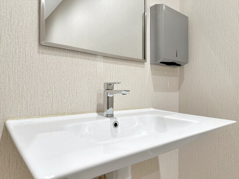 More Photos Of 6700 NE 2nd Ct, Miami Warehouse For Sale