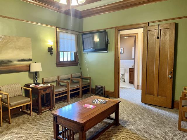 More Photos Of 6400 E Pea Ridge Rd, Huntington Medical For Lease