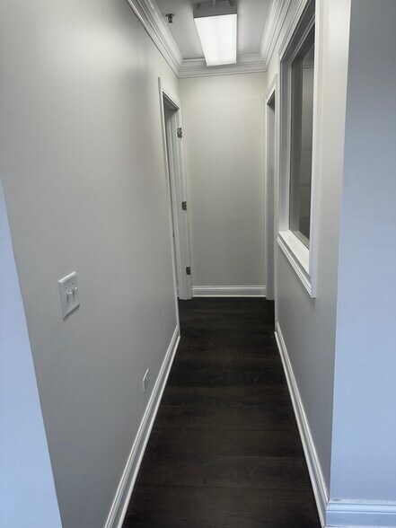 More Photos Of 419 W Washington Ave, Lake Bluff Flex For Lease