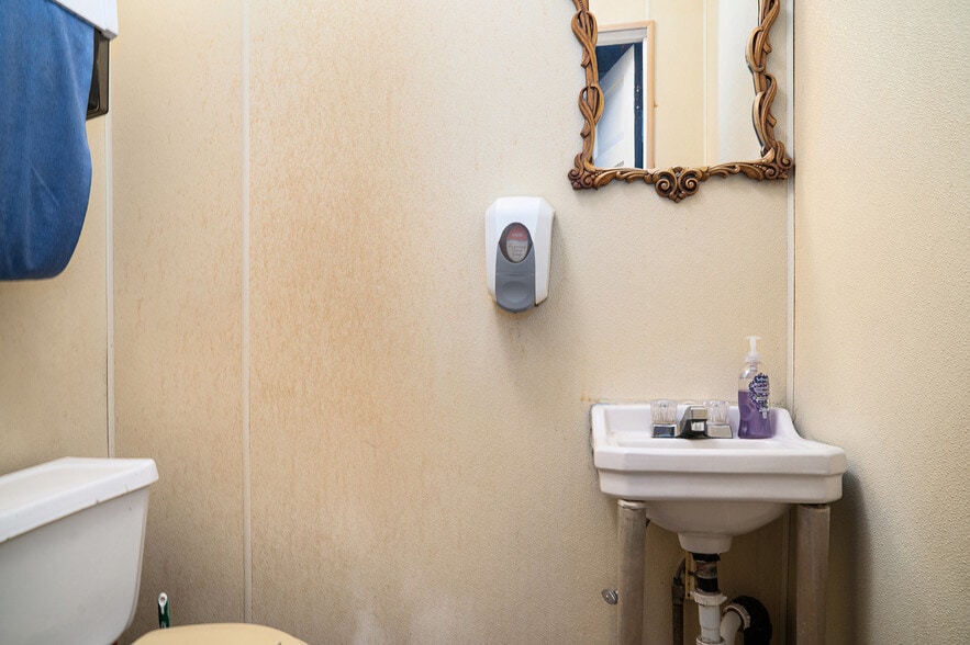 More Photos Of 604 W 151st St, East Chicago General Retail For Sale