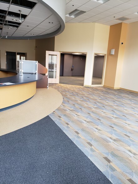 More Photos Of 1500 Main St, Springfield Medical For Lease