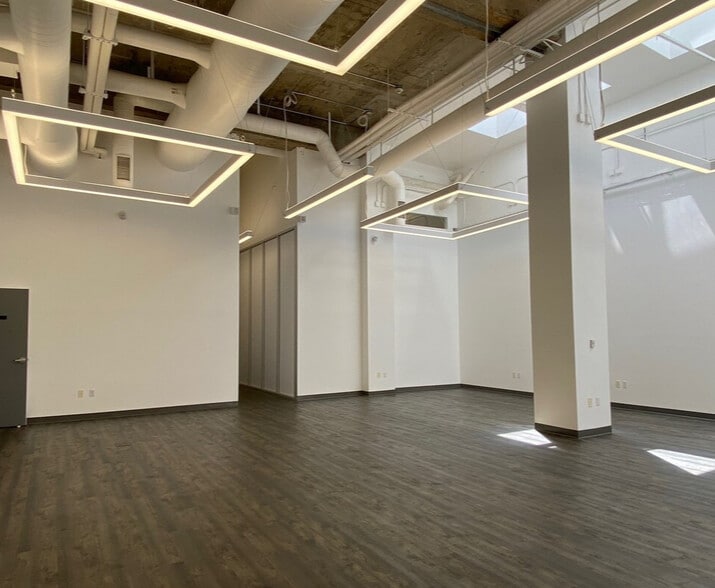 More Photos Of 6565 W Sunset Blvd, Hollywood Office For Lease