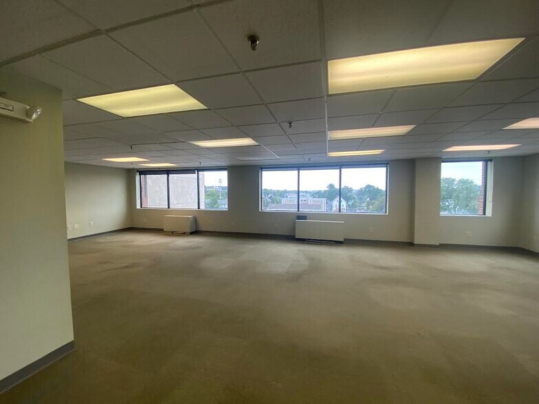 More Photos Of 228 Maple St, Manchester Office For Lease