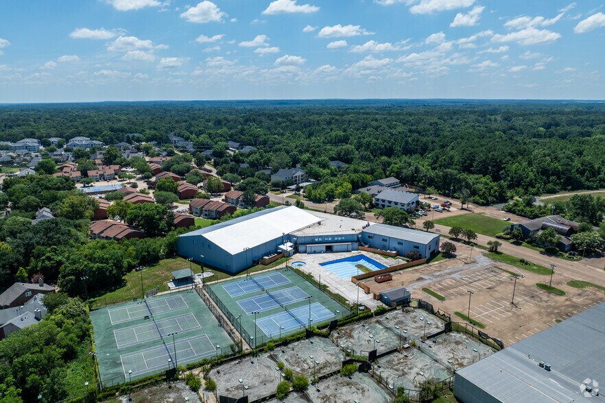 More Photos Of 46 Northtown Dr, Jackson Health Club For Lease