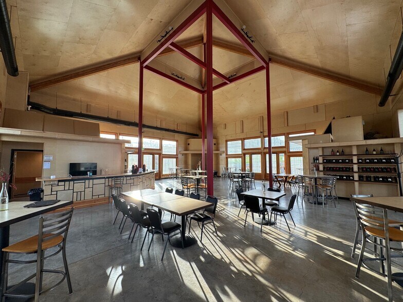 More Photos Of 9660 NE Fox Farm Rd, Dundee Restaurant For Sale