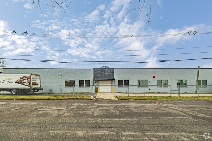 More Photos Of 215 S Newman St, Hackensack Warehouse For Lease