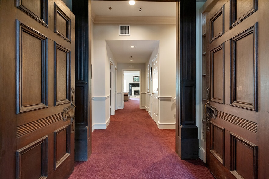 More Photos Of 4823 Broadway St, Addison Storefront Retail Office For Sale