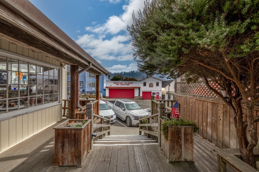 More Photos Of 10470 Lansing St, Mendocino Storefront For Sale