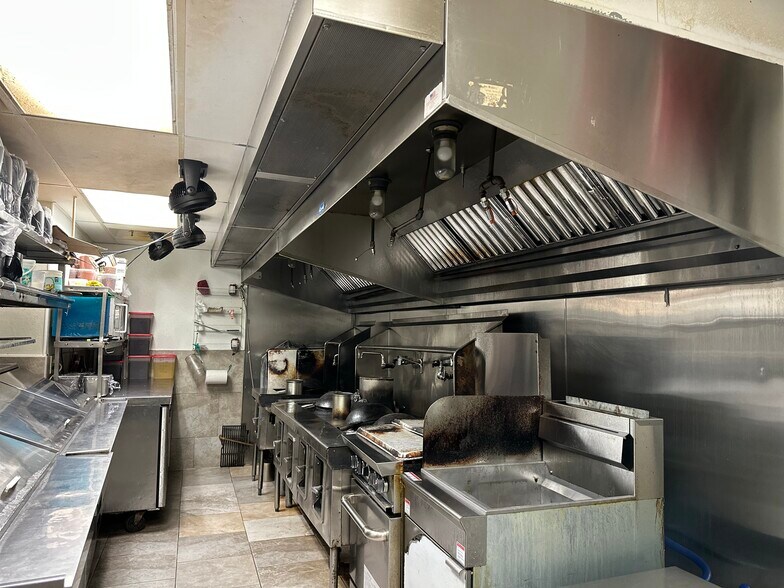 More Photos Of 5517 Menchaca Rd, Austin Restaurant For Sale