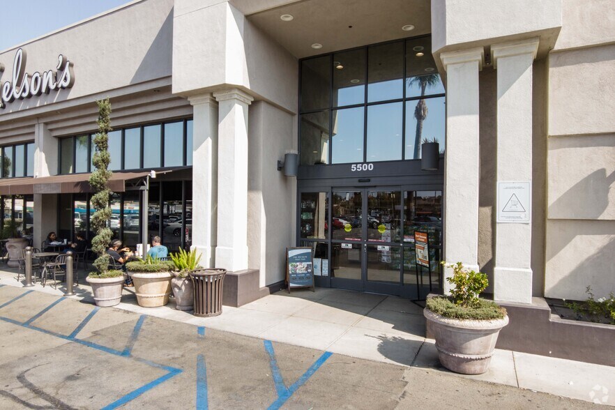More Photos Of 5500-5536 Reseda Blvd, Tarzana Storefront Retail Office For Lease