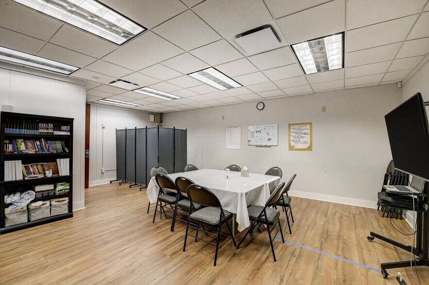 More Photos Of 9635 Southern Pine Blvd, Charlotte Coworking Space