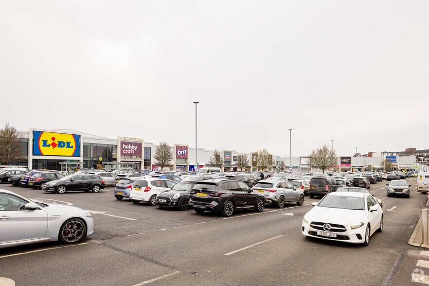 More Photos Of Theobald St, Borehamwood General Retail For Lease