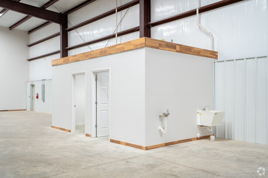 More Photos Of 48 County Road 265, Alabaster Unknown For Lease