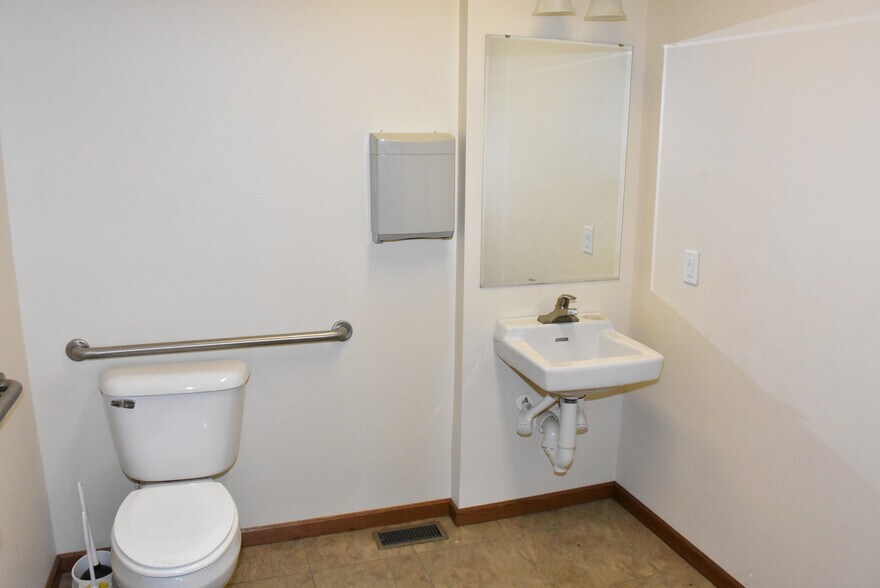 More Photos Of 105 McQuiston Dr, Jackson Center Industrial For Sale