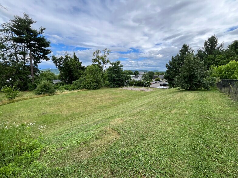 More Photos Of 45 Round Hill Rd, Northampton Office Residential For Sale