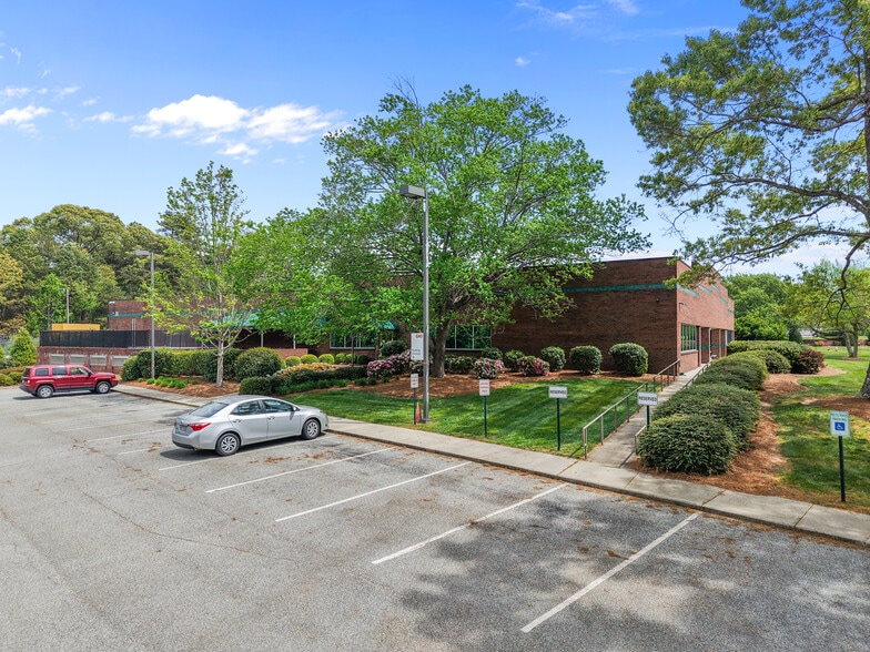 More Photos Of 4239 Piedmont Pky, Greensboro Warehouse For Sale