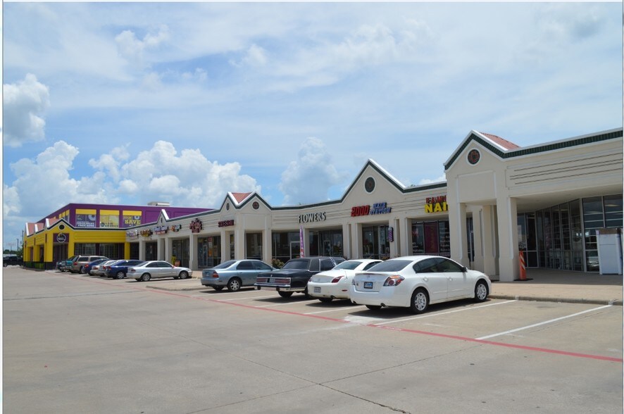 Primary Photo Of 525-597 W Pioneer Pky, Grand Prairie General Retail For Lease