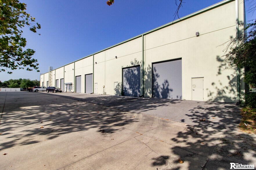 More Photos Of 4190 Waring Rd, Lakeland Manufacturing For Lease