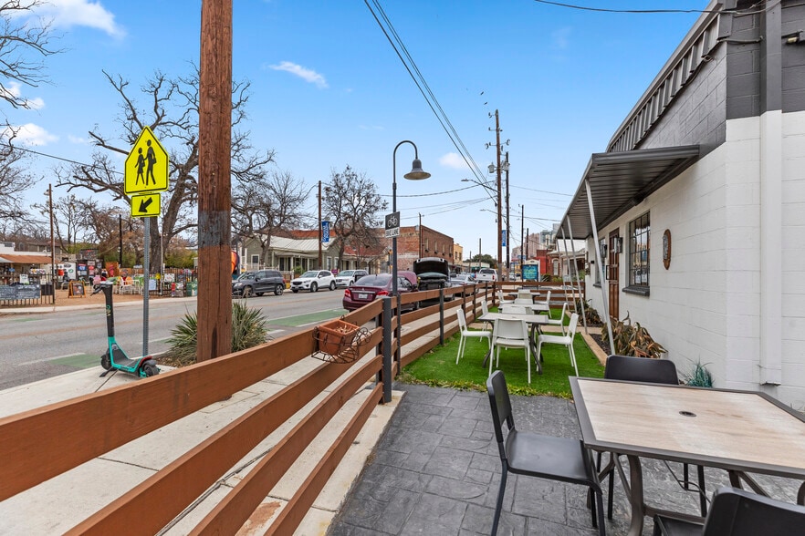 More Photos Of 940 S Alamo St, San Antonio Freestanding For Lease