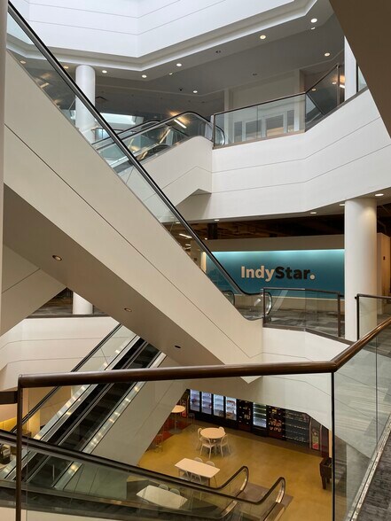 More Photos Of 49 W Maryland St, Indianapolis General Retail For Lease