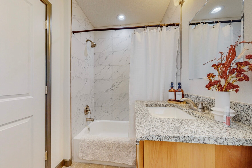 More Photos Of 615 Iron Ave SW, Albuquerque Apartments For Sale