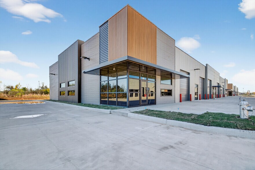 More Photos Of 5279 N Main St, Baytown Unknown For Lease
