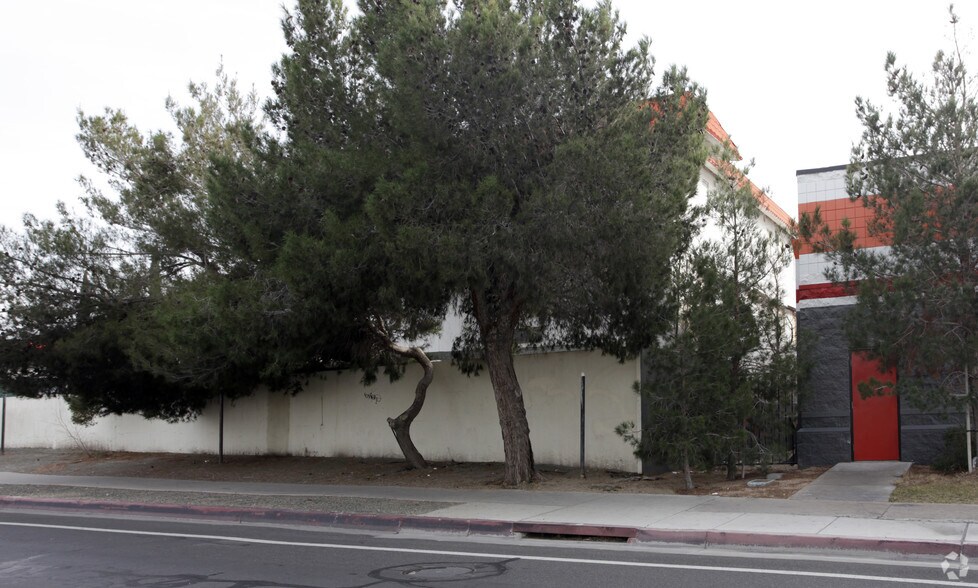 More Photos Of 1100 E Main St, Barstow Hotel For Sale