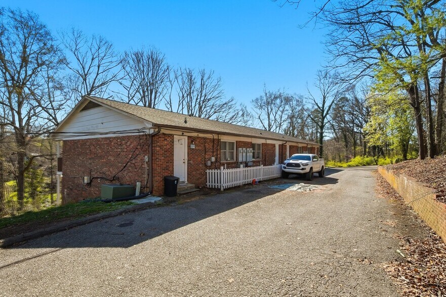More Photos Of 1075 NW 7th Ave, Hickory Apartments For Sale