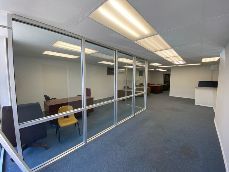 More Photos Of 105 Main st, Red Oak Office For Lease