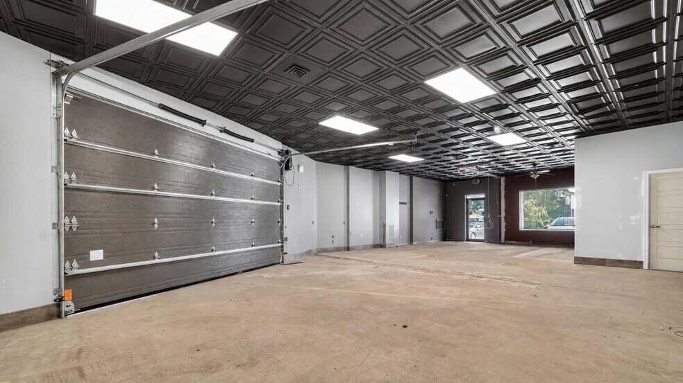 More Photos Of 1011 Rue Notre-Dame, Repentigny Storefront Retail Office For Lease