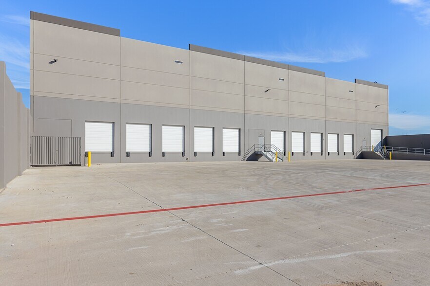 More Photos Of 3155 N Highway 161, Grand Prairie Warehouse For Sale