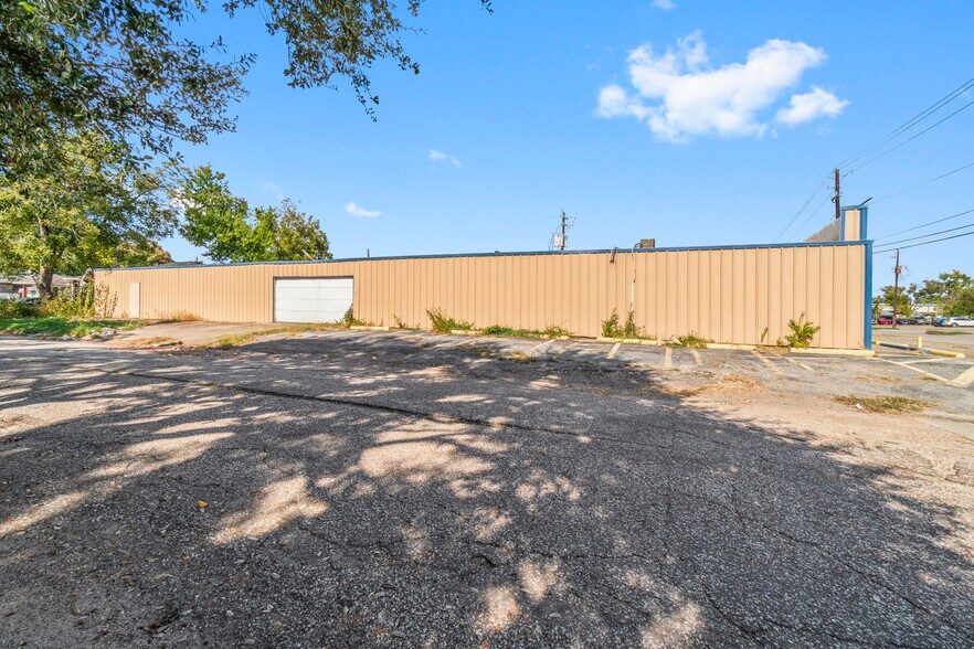 More Photos Of 1018 Shaver St, Pasadena Warehouse For Sale