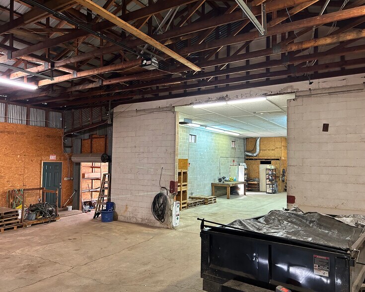 More Photos Of 515 S Noble St, Anniston Light Distribution For Sale