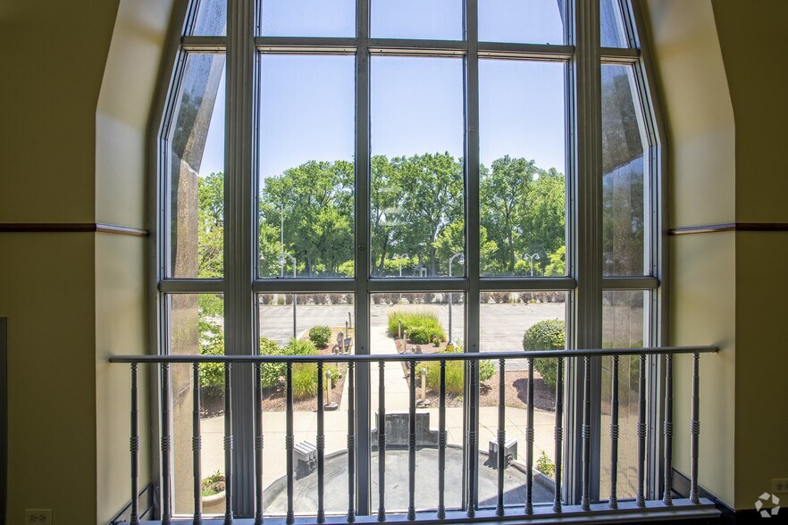 More Photos Of 8100-8180 N McCormick Blvd, Skokie Office For Lease