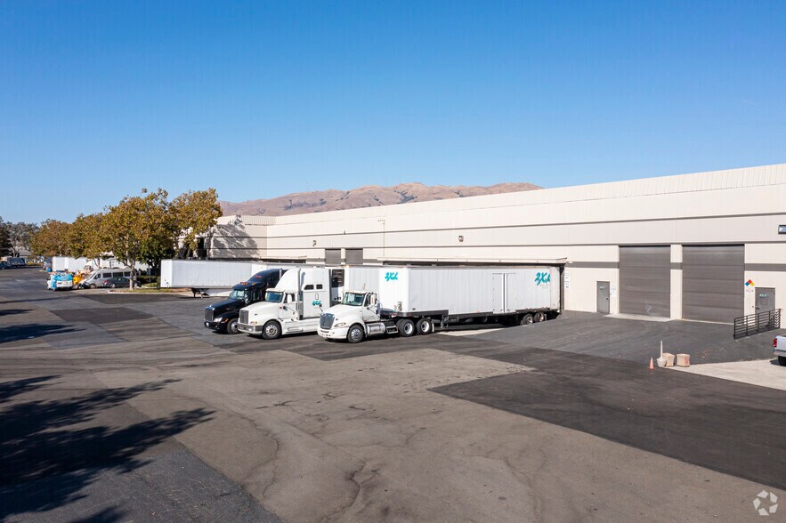 More Photos Of 200-230 Railroad Ave, Milpitas Unknown For Lease