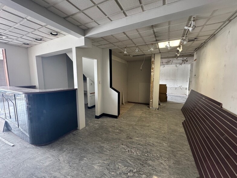 More Photos Of 2515 Merrick Rd, Bellmore Showroom For Sale