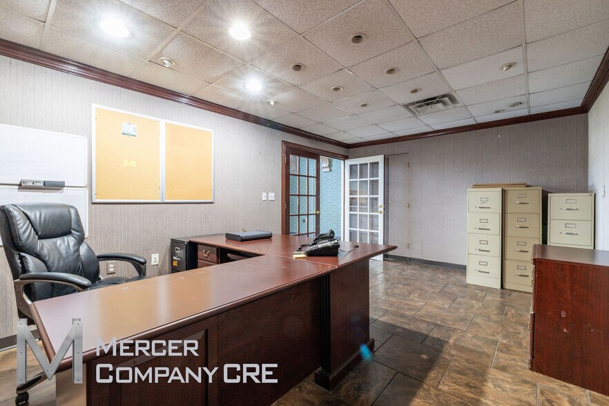 More Photos Of 813 SE 84th St, Oklahoma City Manufacturing For Sale