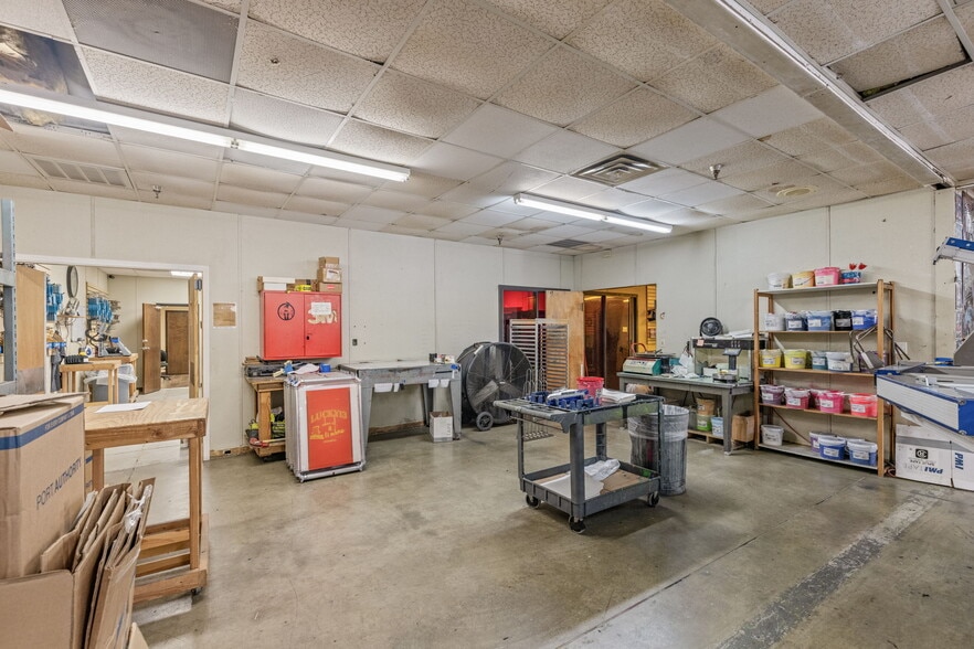 More Photos Of 6580 E Skelly Dr, Tulsa Manufacturing For Sale