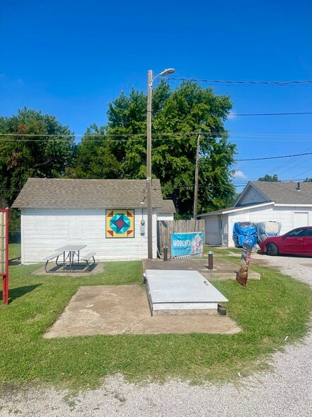 More Photos Of 801 S Main St, Blackwell Fast Food For Sale